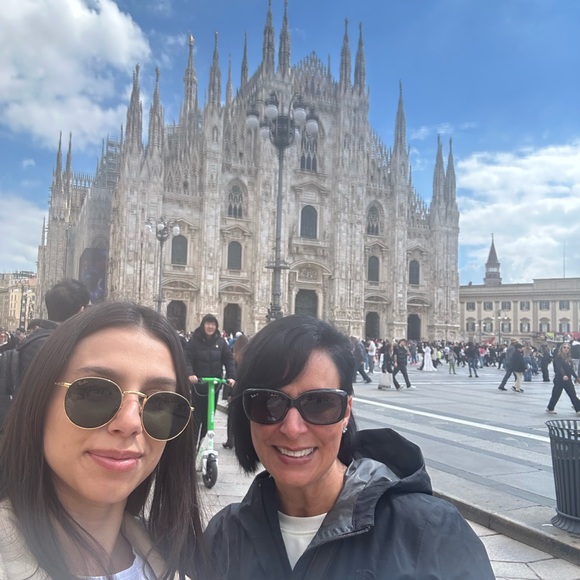 Meet your Posher, Lesley - Picture 3 of 3